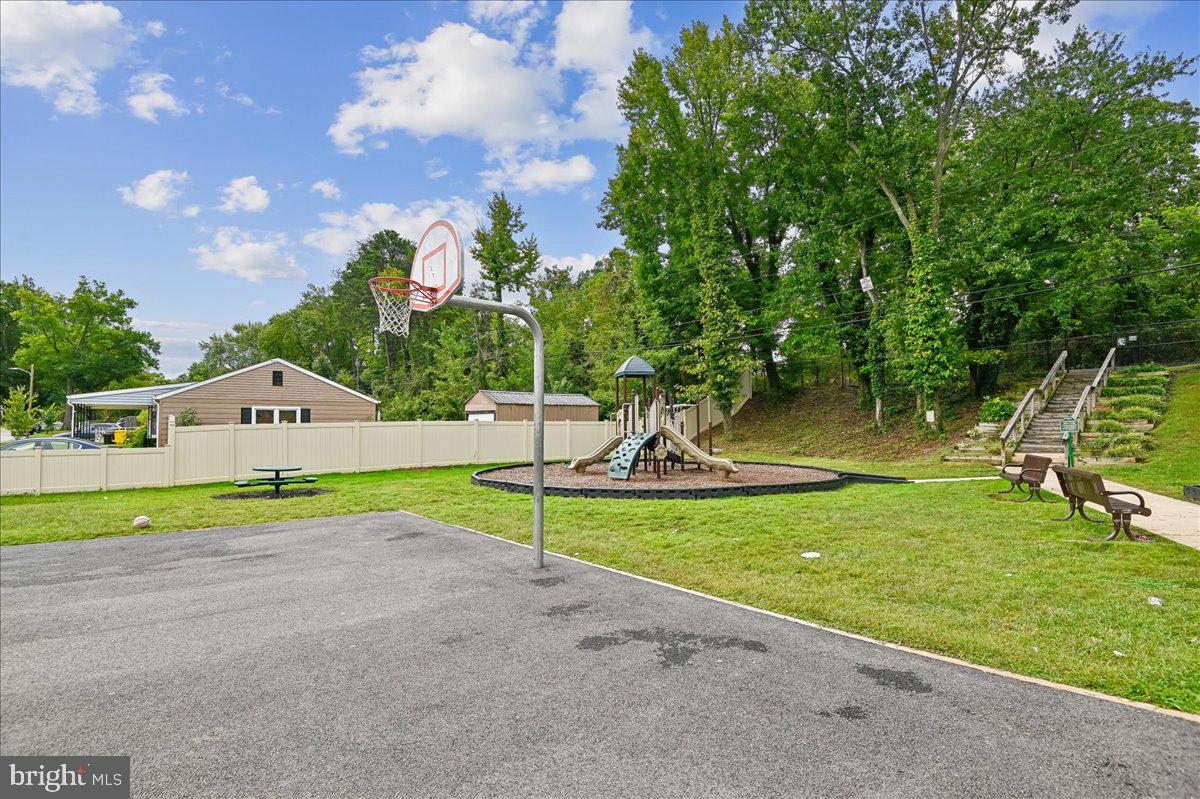 1403 Saunders Way Property Photo 36