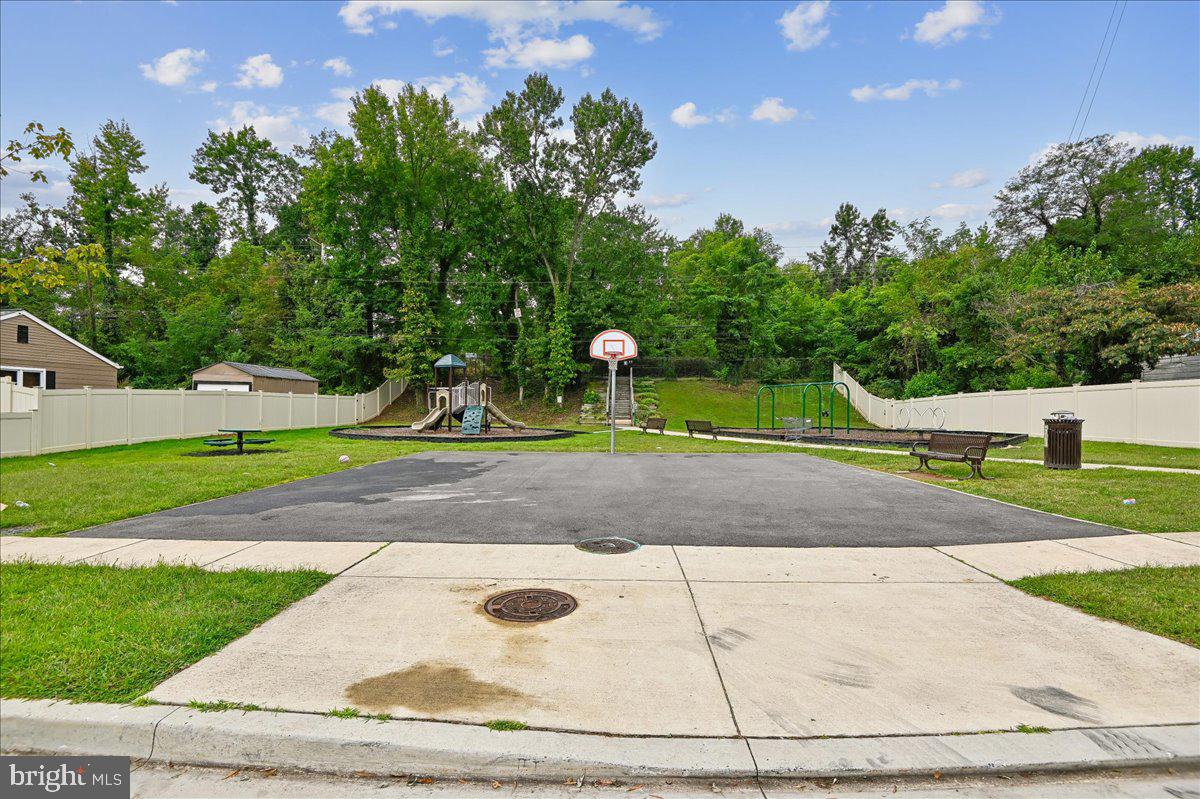 1403 Saunders Way Property Photo 38