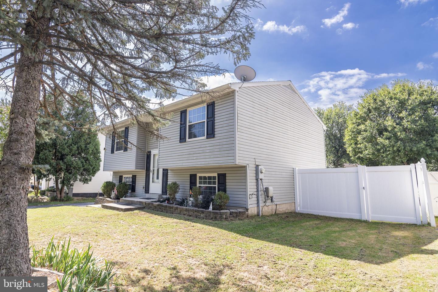 1415 Macedonia Dr Property Photo 3
