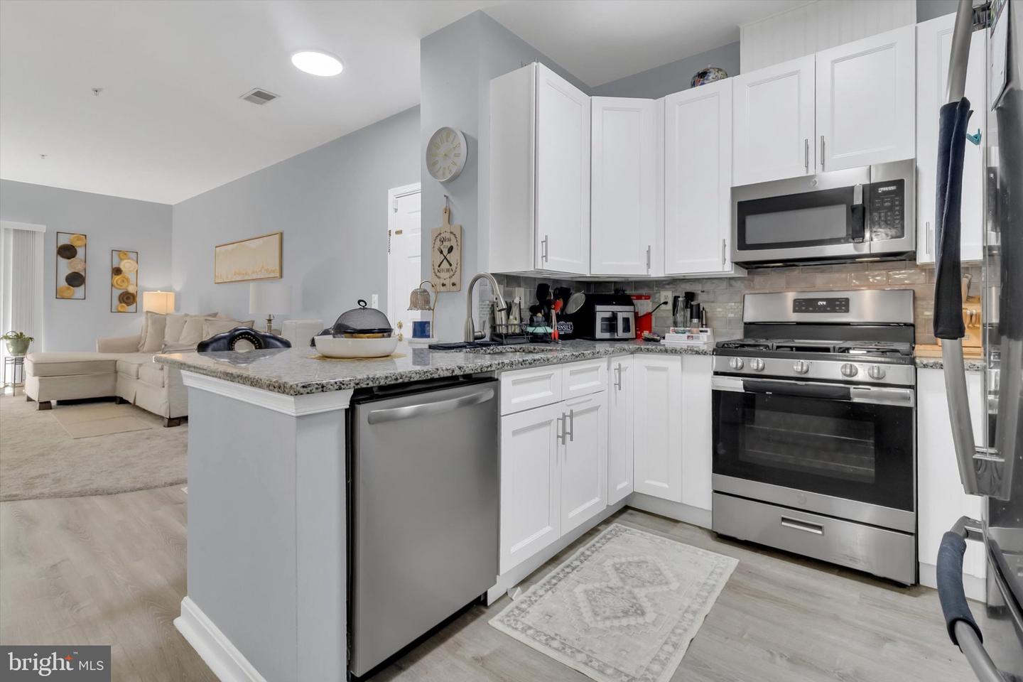 3517 Piney Woods Pl #e102 Property Photo 4