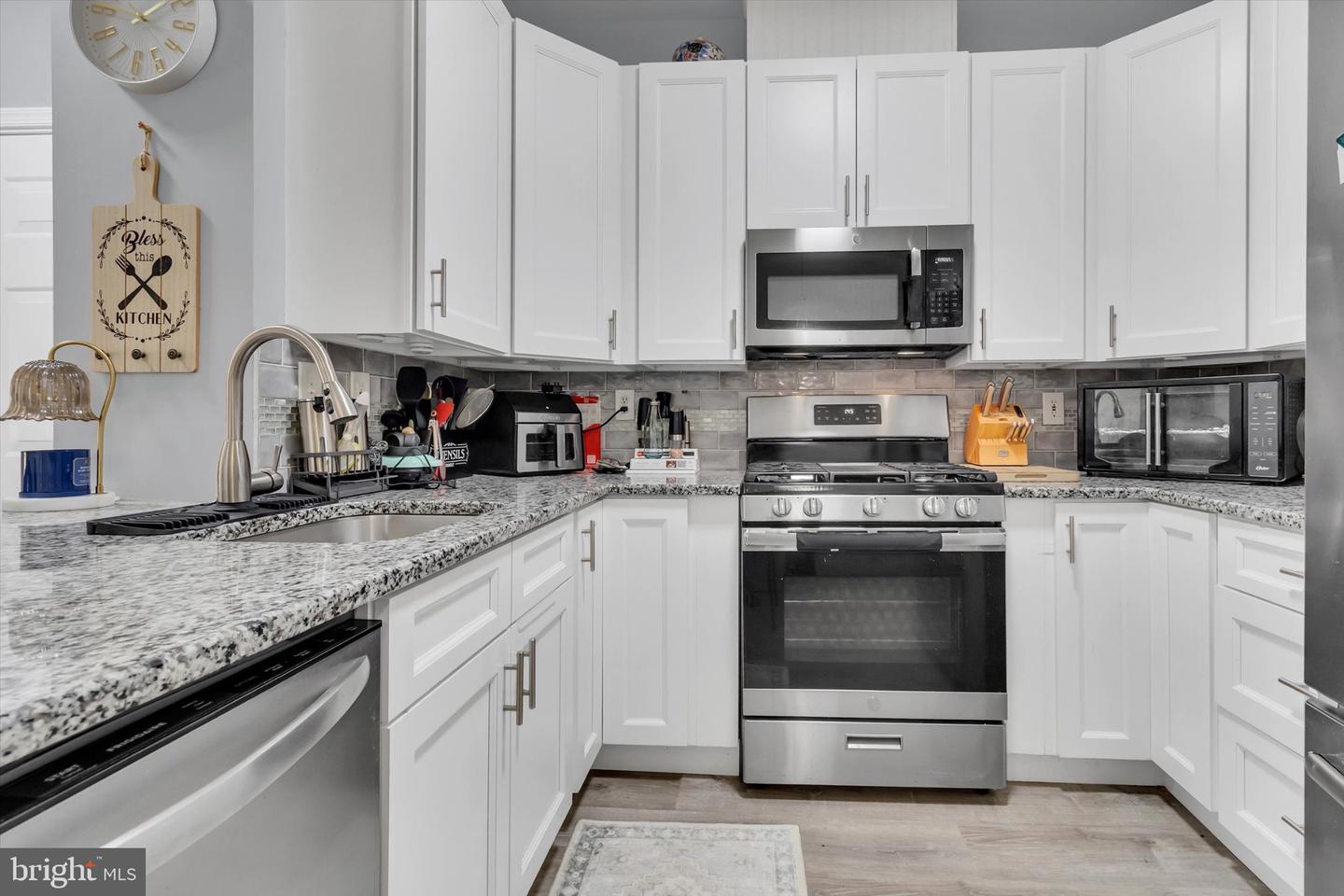 3517 Piney Woods Pl #e102 Property Photo 5