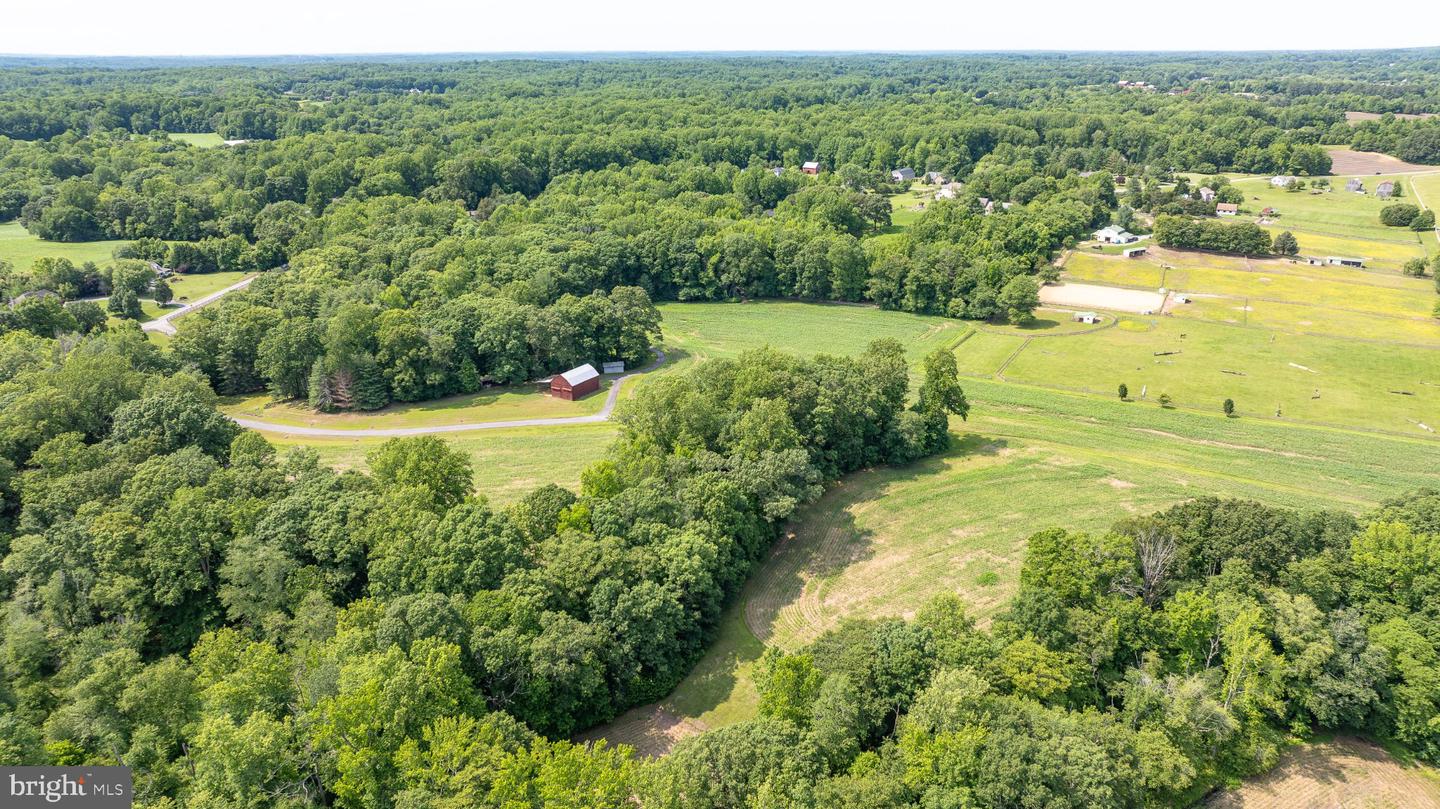 613 Pond Rd Property Photo 25