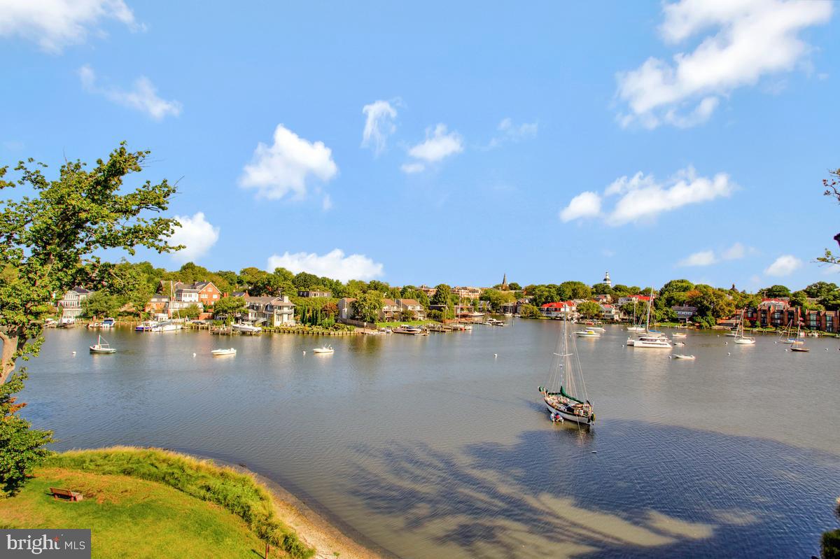 10 PRESIDENT POINT DR #A3 Property Photo 1
