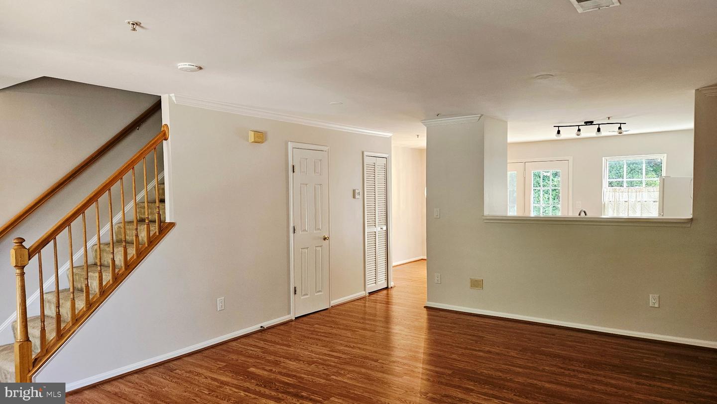 1684 Fallowfield Ct Property Photo 3