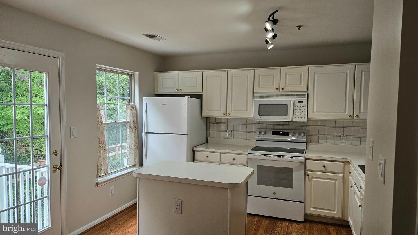 1684 Fallowfield Ct Property Photo 9