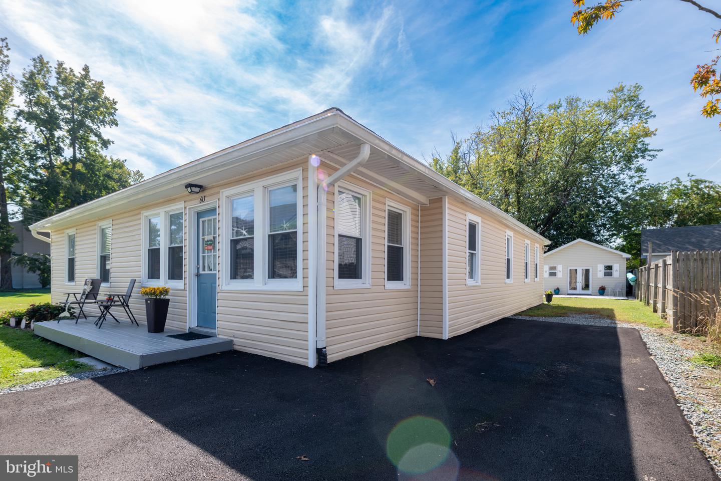 613 Charles Ave Property Photo 1