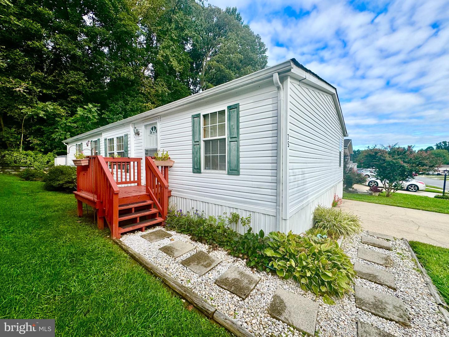 75 EDWARD LN Property Photo 1