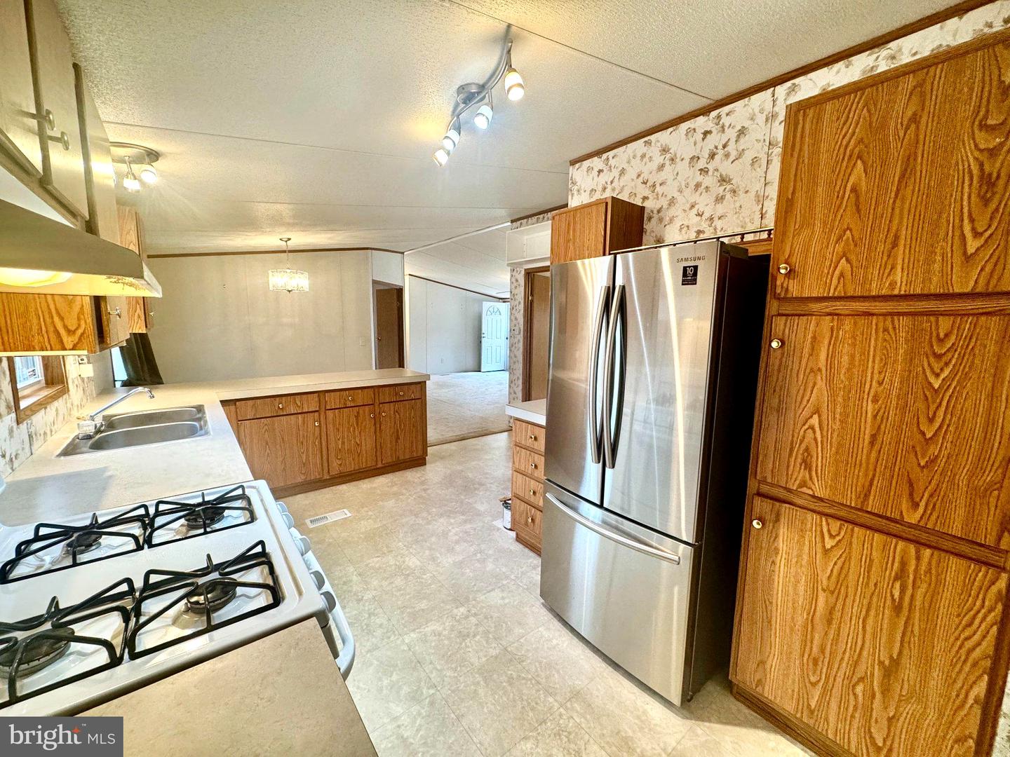 75 Edward Ln Property Photo 10