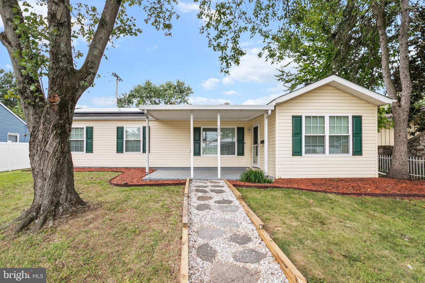 1049 GENINE DR Property Photo 1