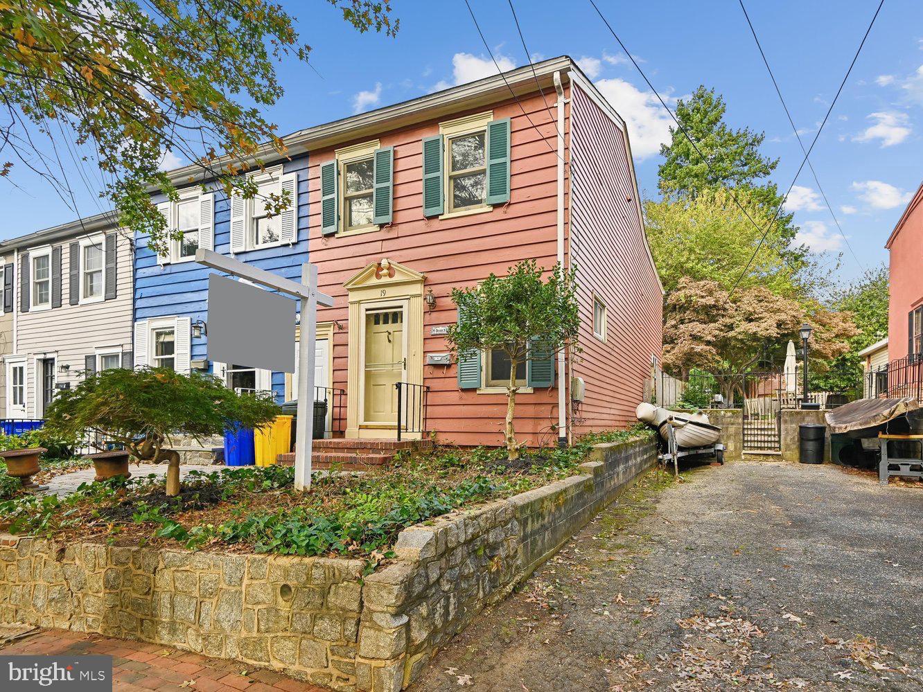 19 Dean St Property Photo 1