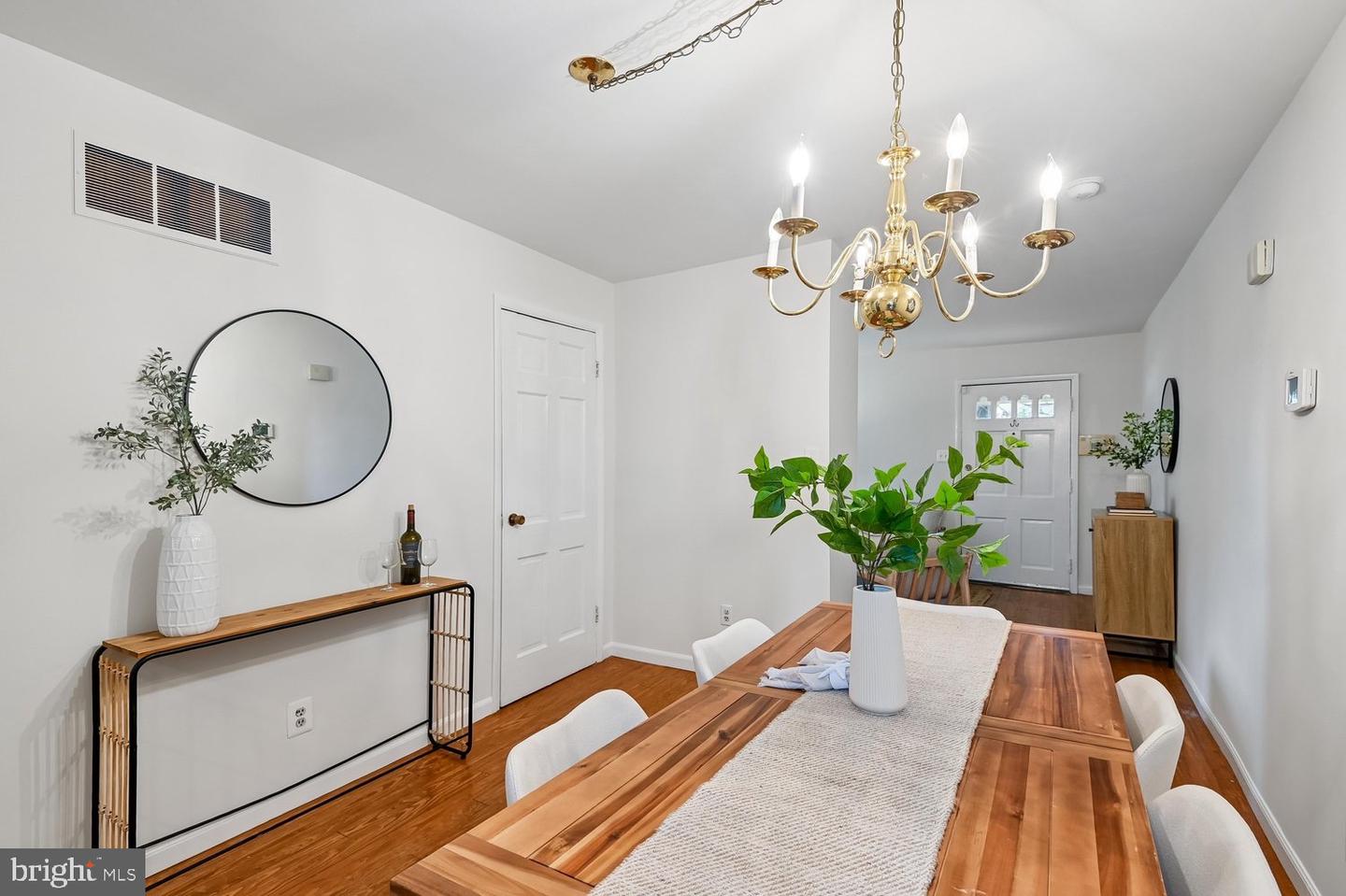 19 Dean St Property Photo 6