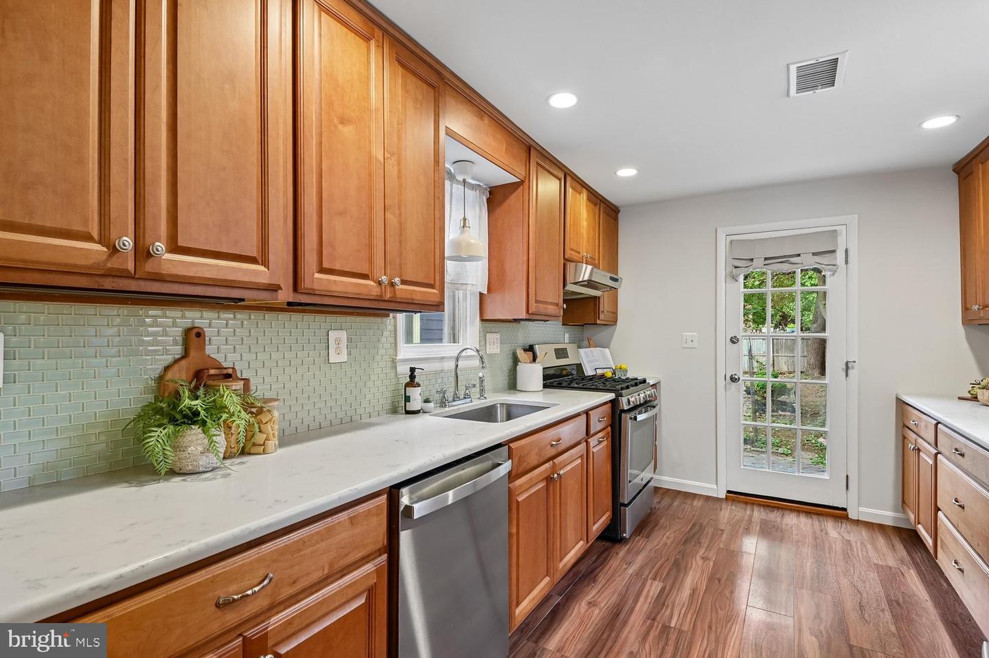 19 Dean St Property Photo 11