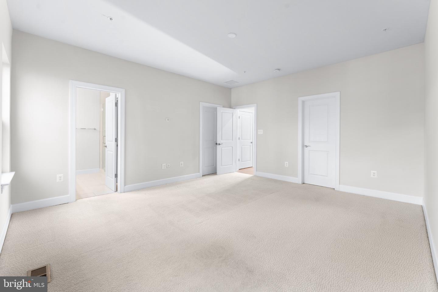 8373 Meadowood Dr Property Photo 20