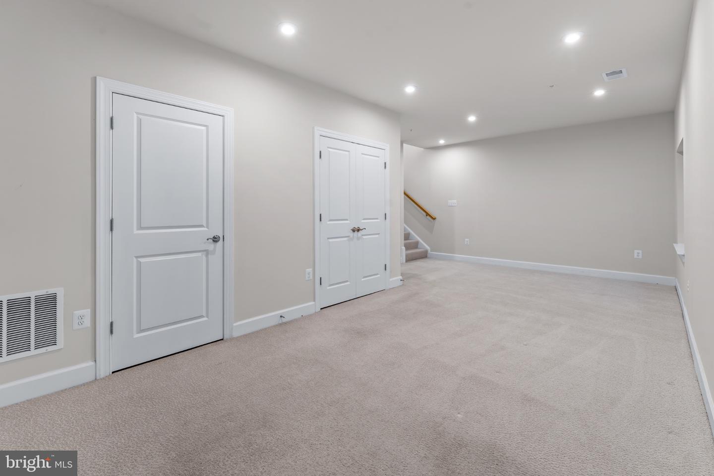 8373 Meadowood Dr Property Photo 33