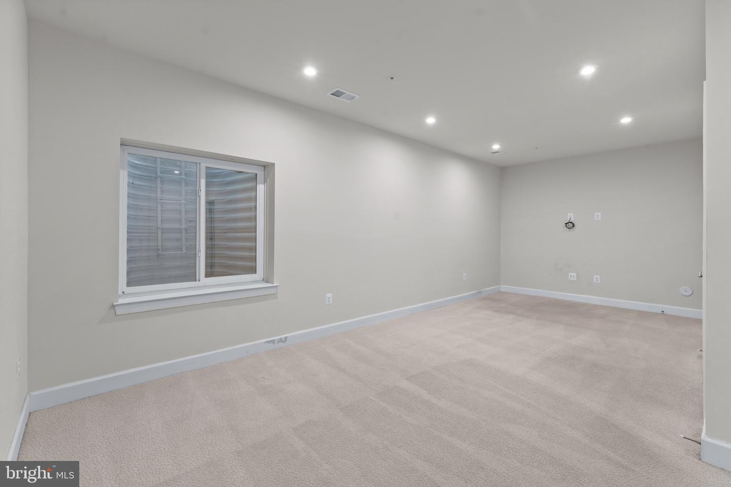 8373 Meadowood Dr Property Photo 34