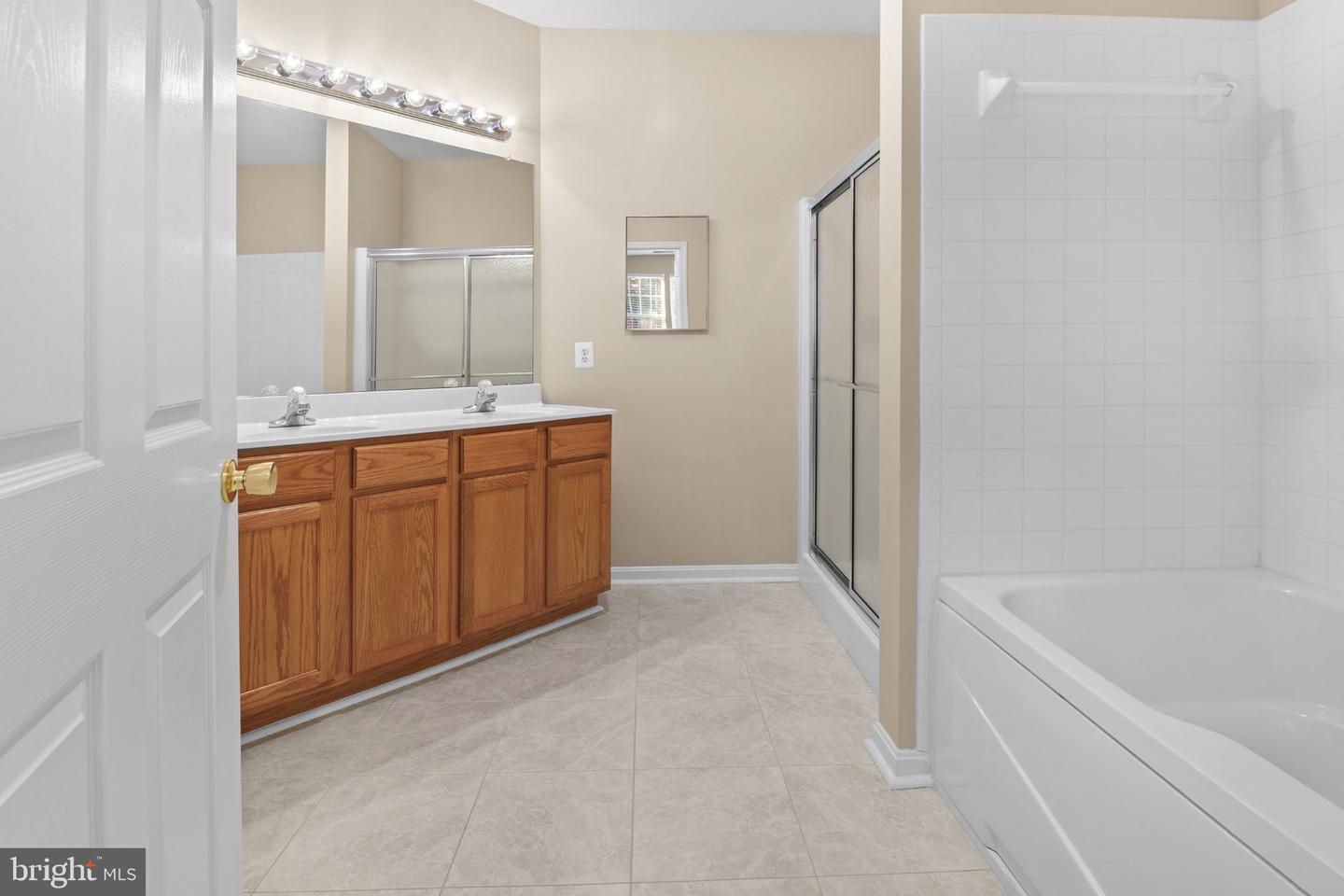 2608 Chapel Lake Dr #106 Property Photo 22
