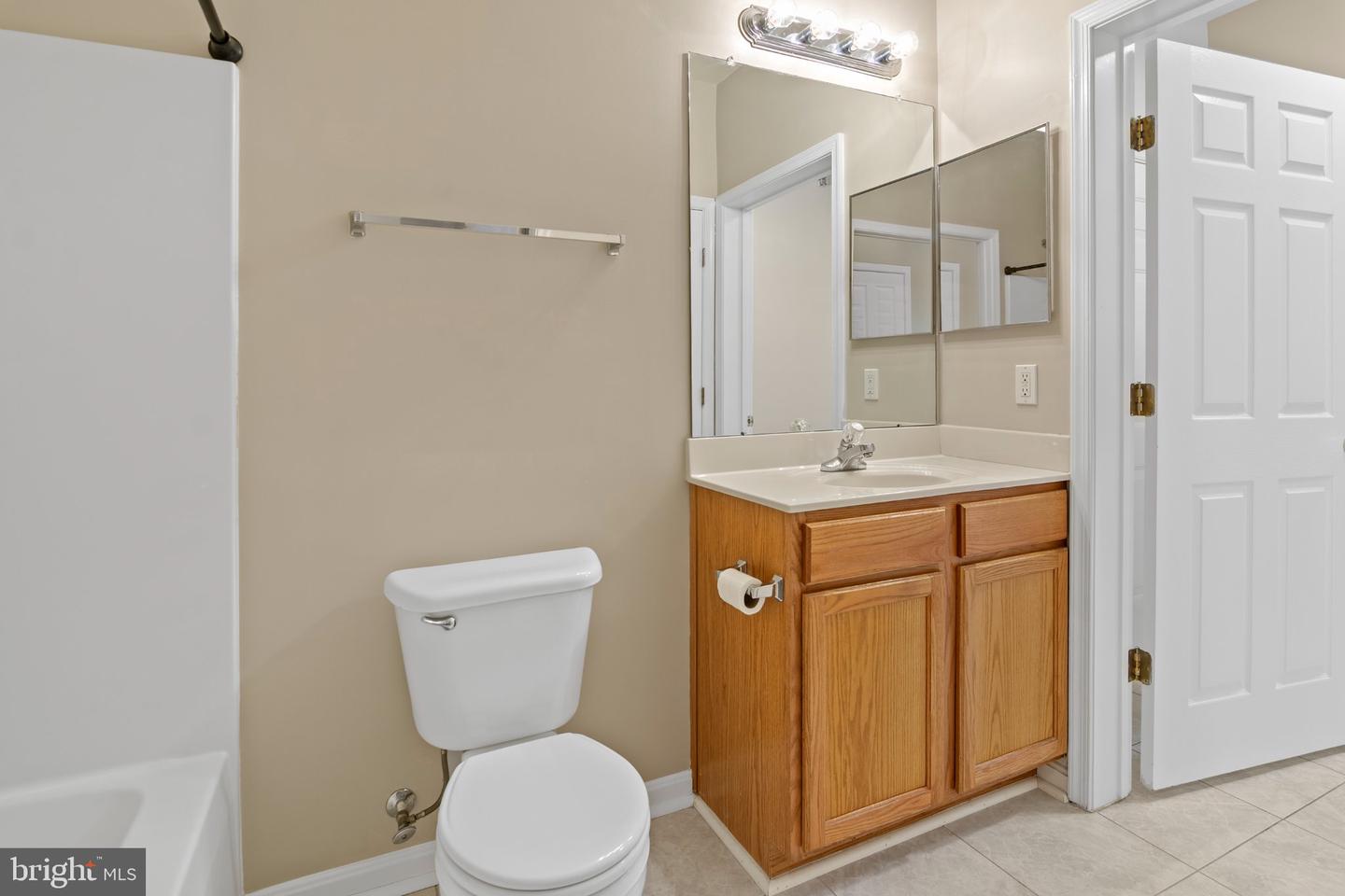 2608 Chapel Lake Dr #106 Property Photo 28