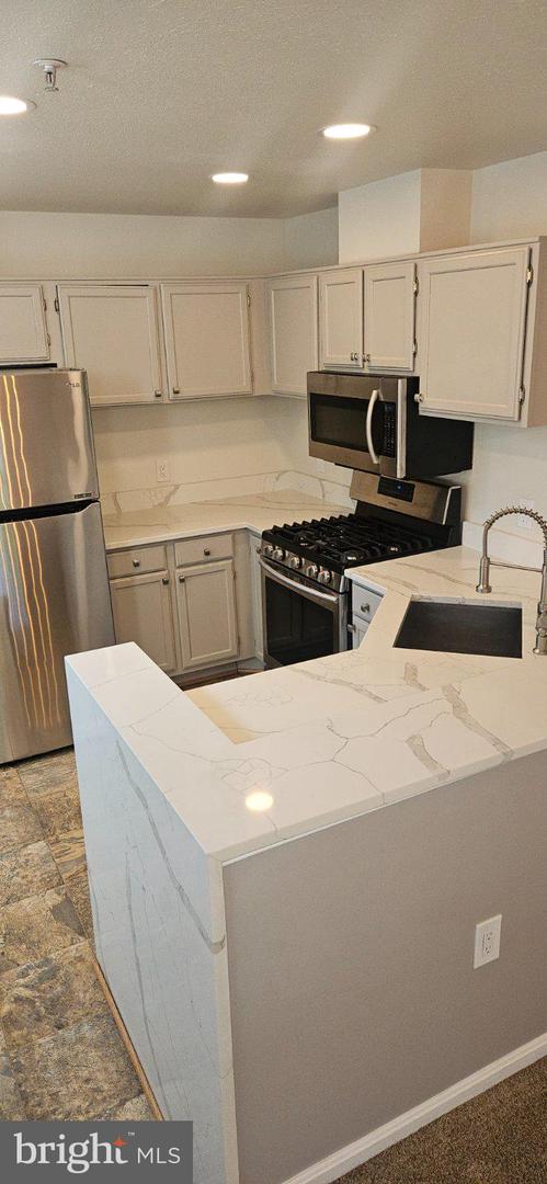 3559 Floating Leaf Ln #e302 Property Photo 6