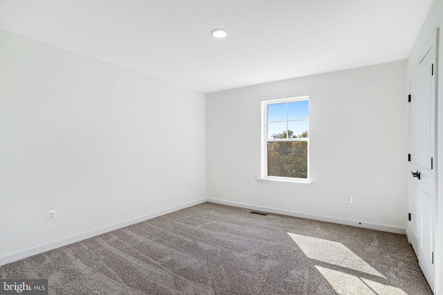 5737 Howard Dr Property Photo 12