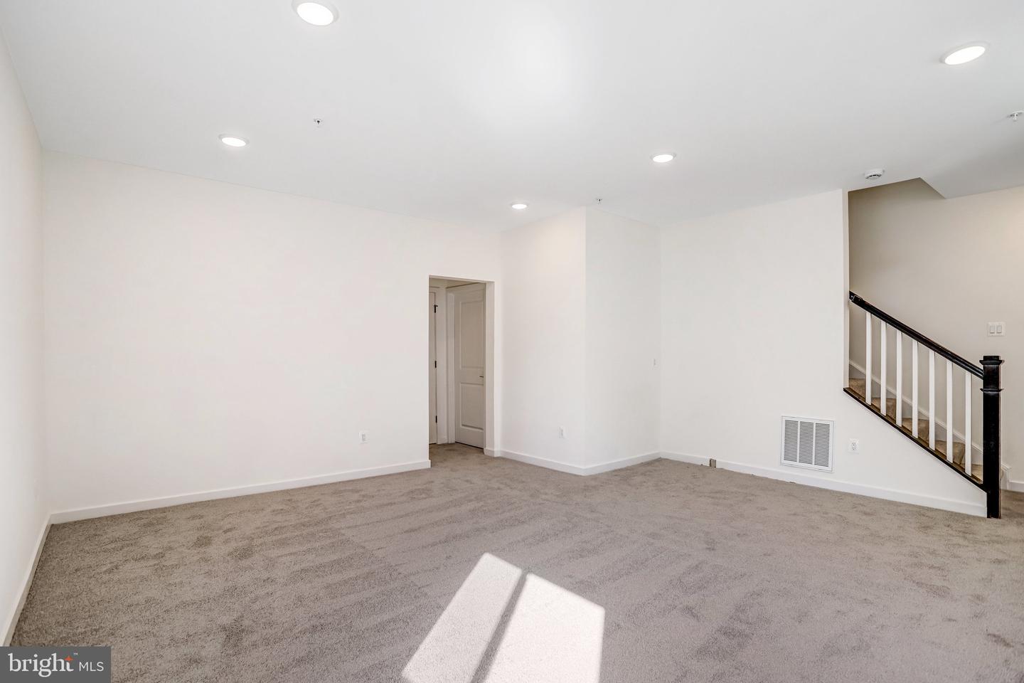 5737 Howard Dr Property Photo 27