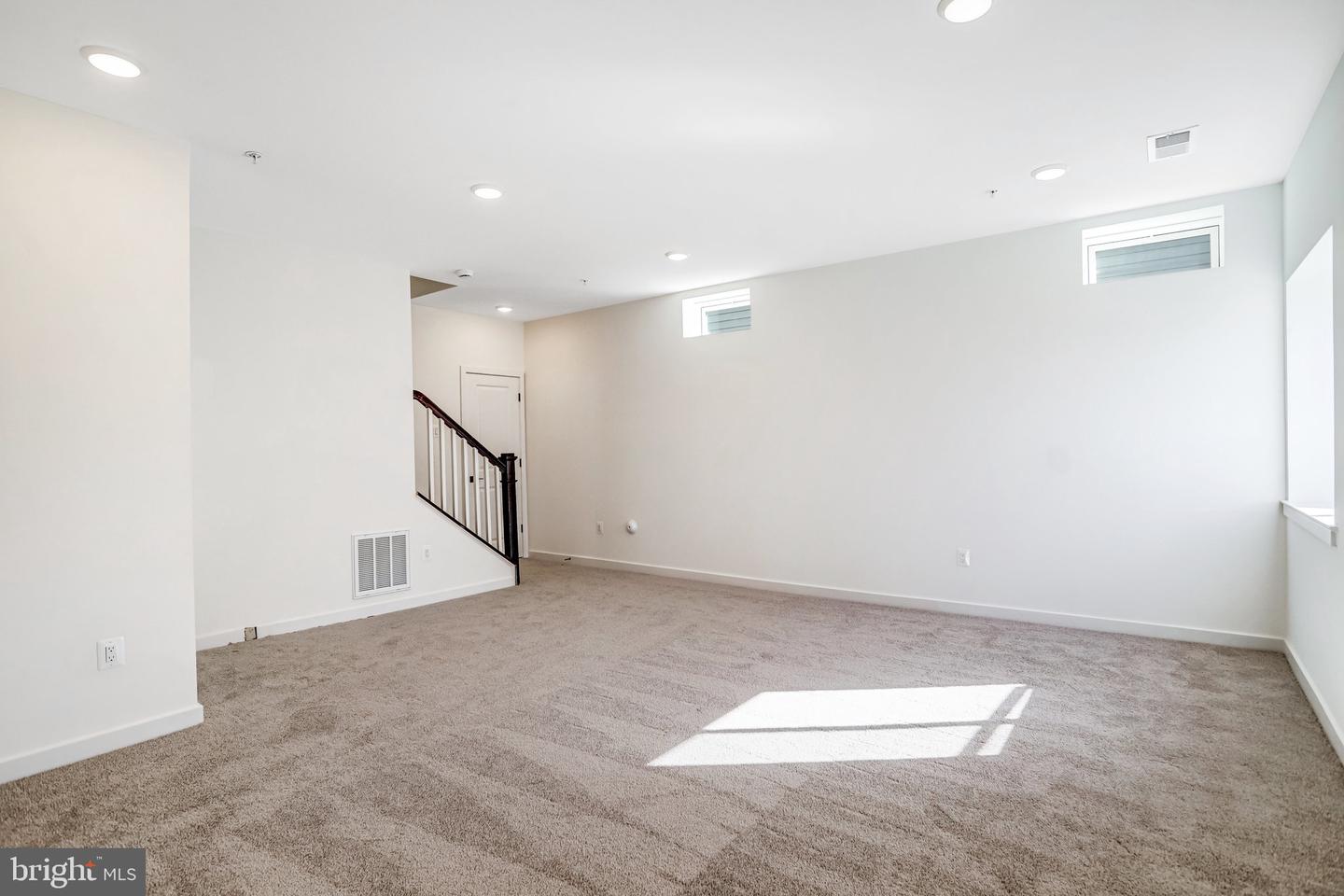 5737 Howard Dr Property Photo 28