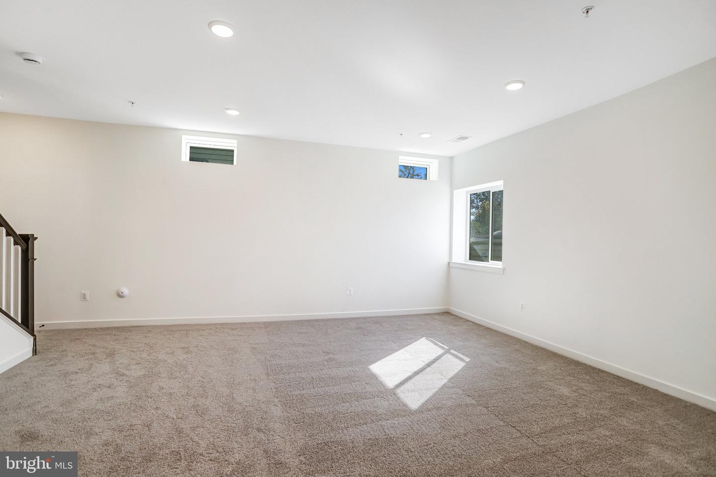 5737 Howard Dr Property Photo 29