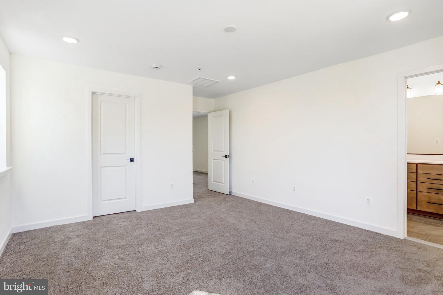 5737 Howard Dr Property Photo 35