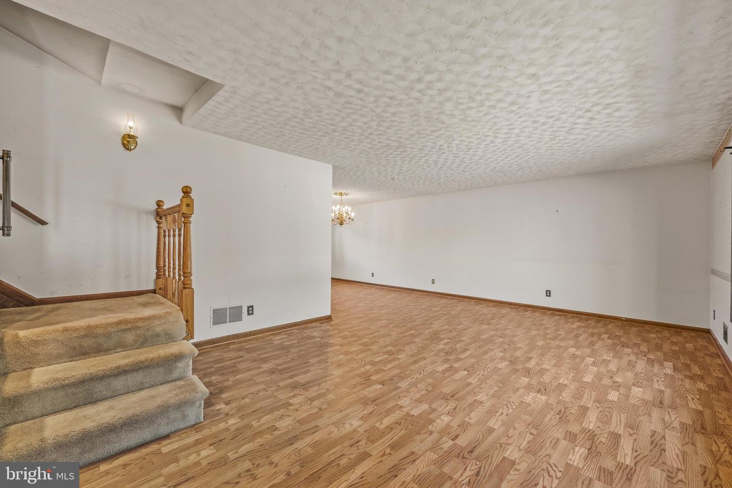 971 Beechwood Ave Property Photo 5