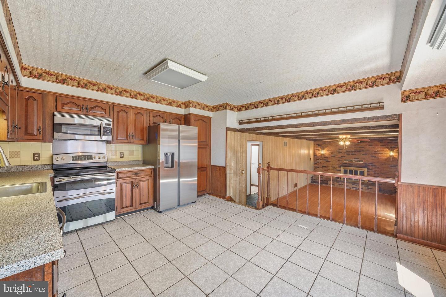 971 Beechwood Ave Property Photo 13