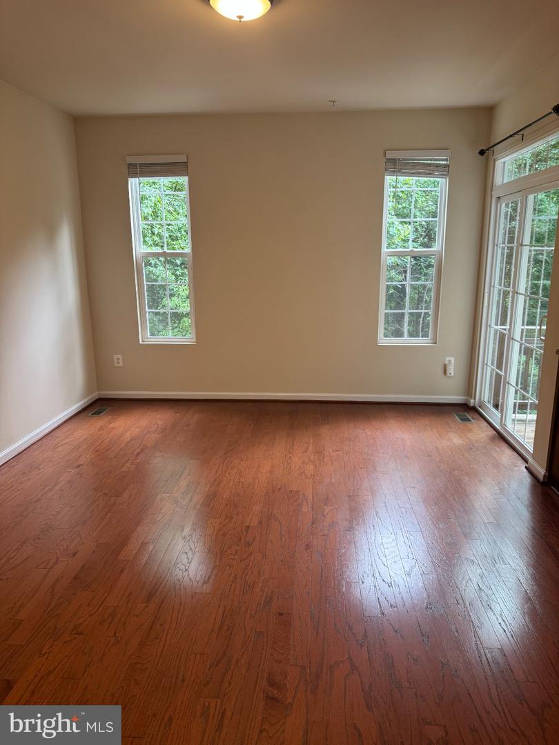 7568 Stonehouse Dr Property Photo 3