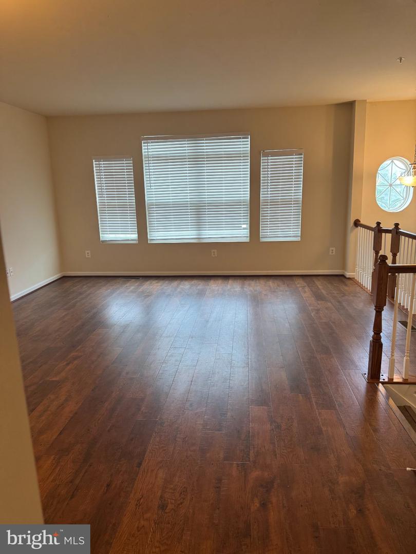 7568 Stonehouse Dr Property Photo 4