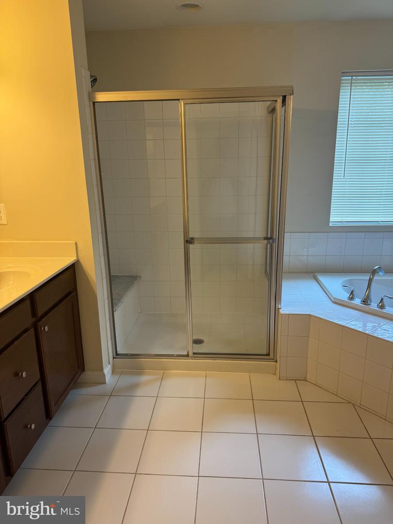 7568 Stonehouse Dr Property Photo 8