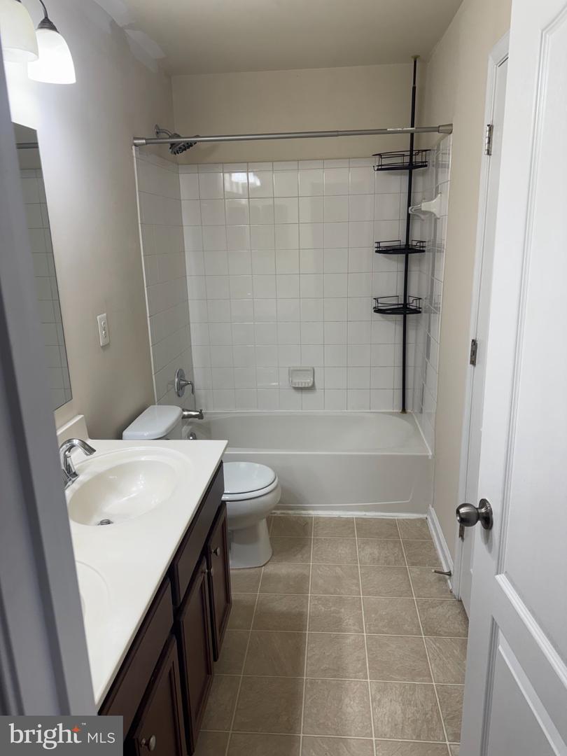 7568 Stonehouse Dr Property Photo 13