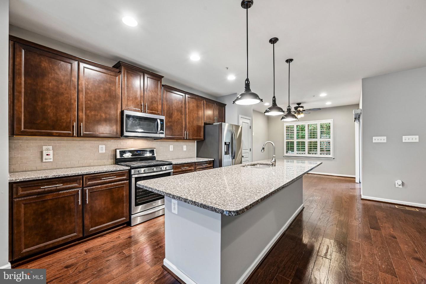 7517 Holly Ridge Dr Property Photo 3