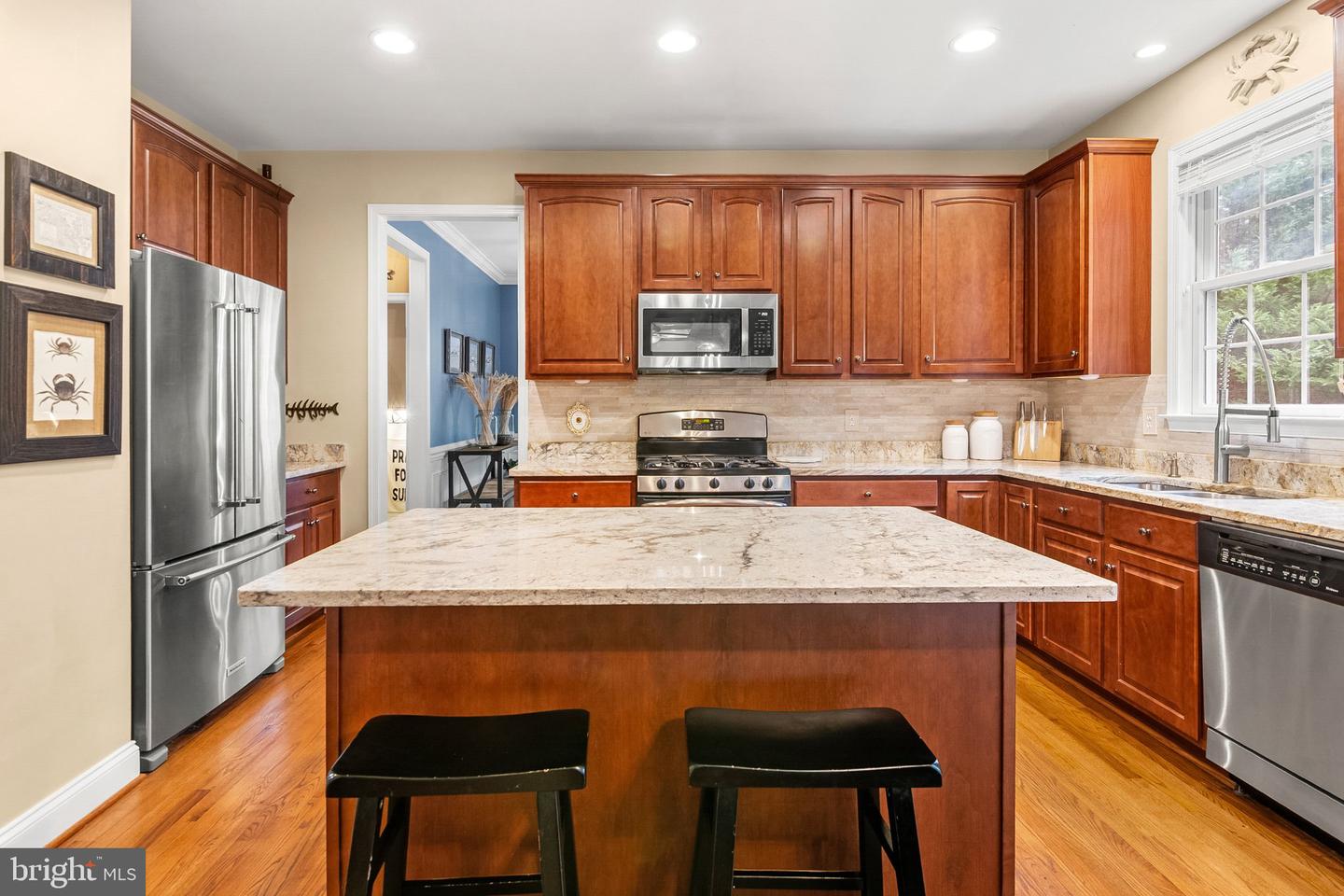 7923 Darby Ln Property Photo 3