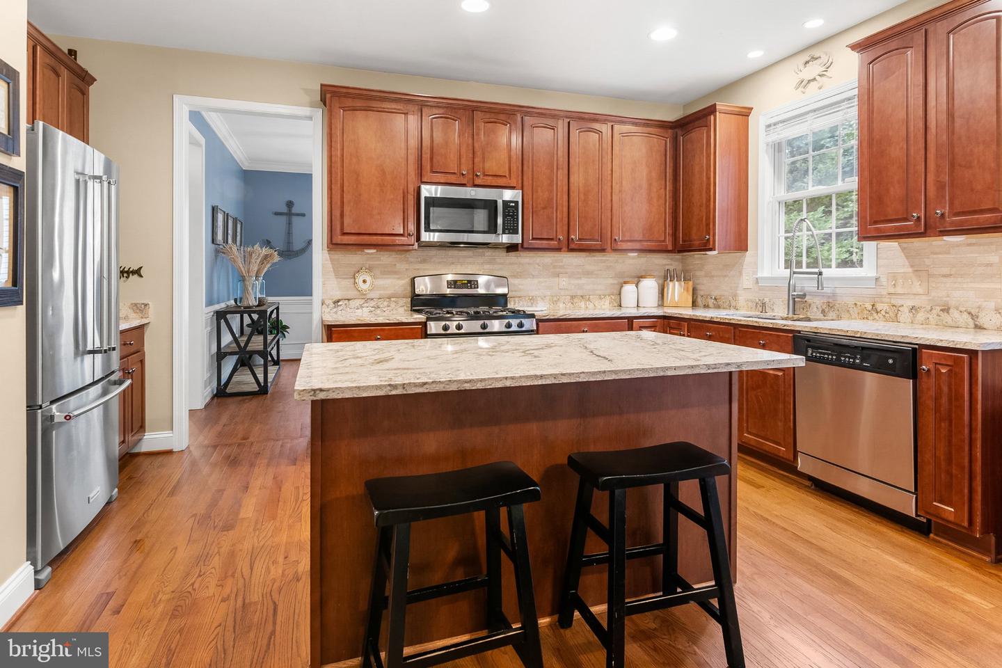 7923 Darby Ln Property Photo 4