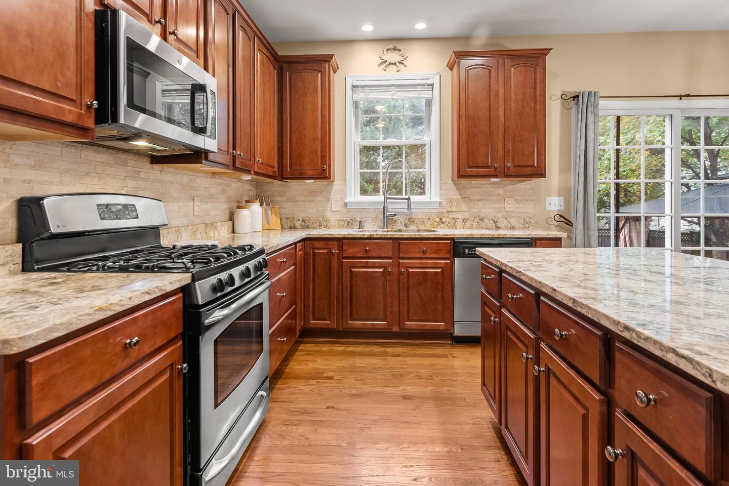 7923 Darby Ln Property Photo 5