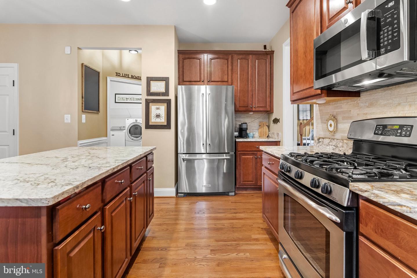 7923 Darby Ln Property Photo 6