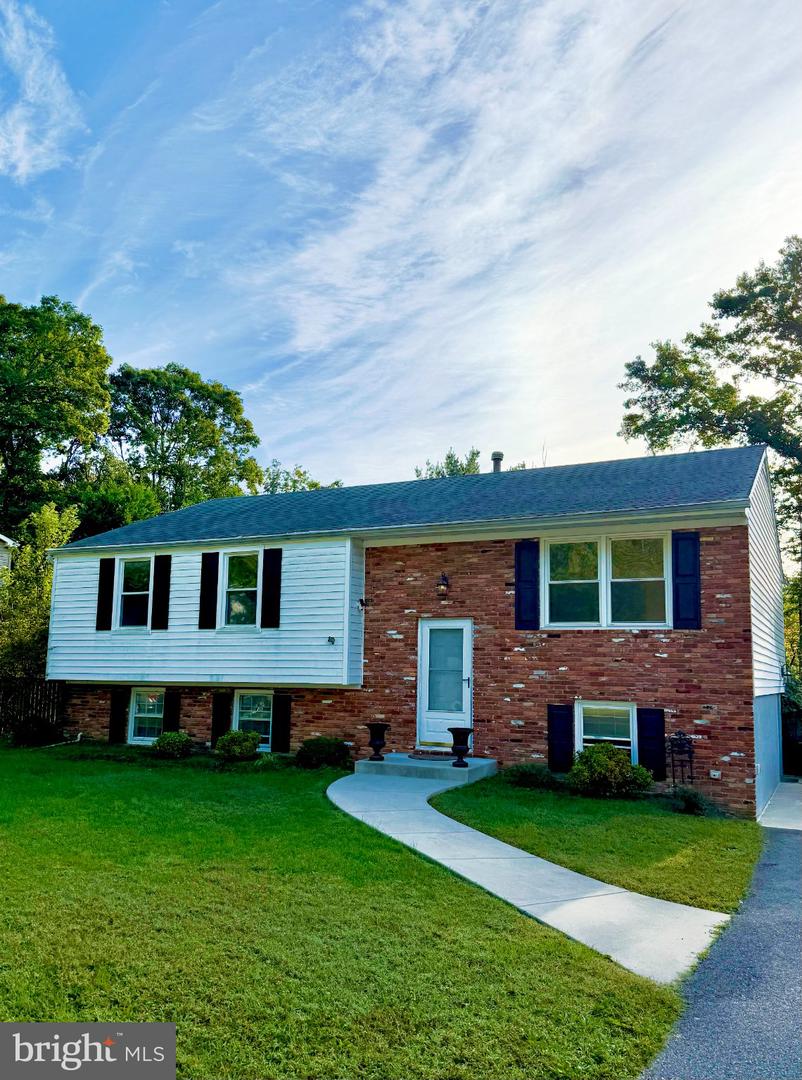 449 CLOVERDALE CIR Property Photo 1