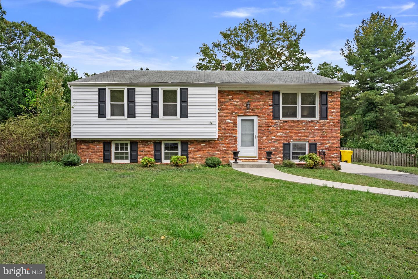 449 CLOVERDALE CIR Property Photo 1