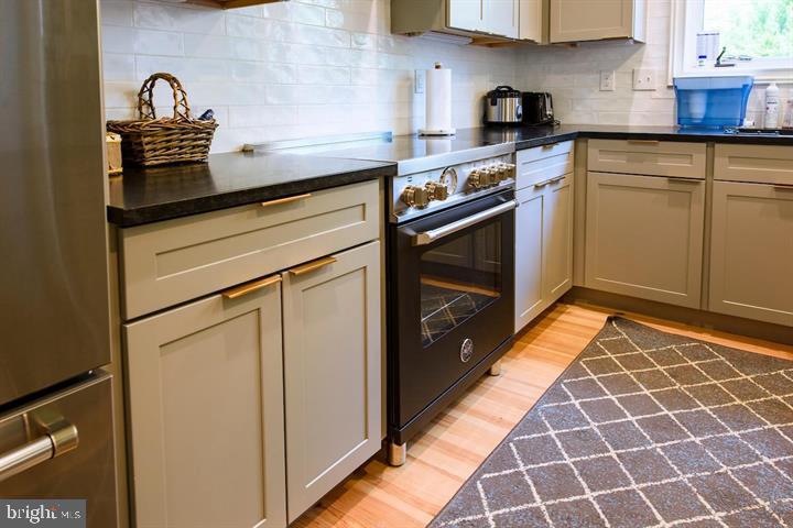 191 Prince George St #b Property Photo 4