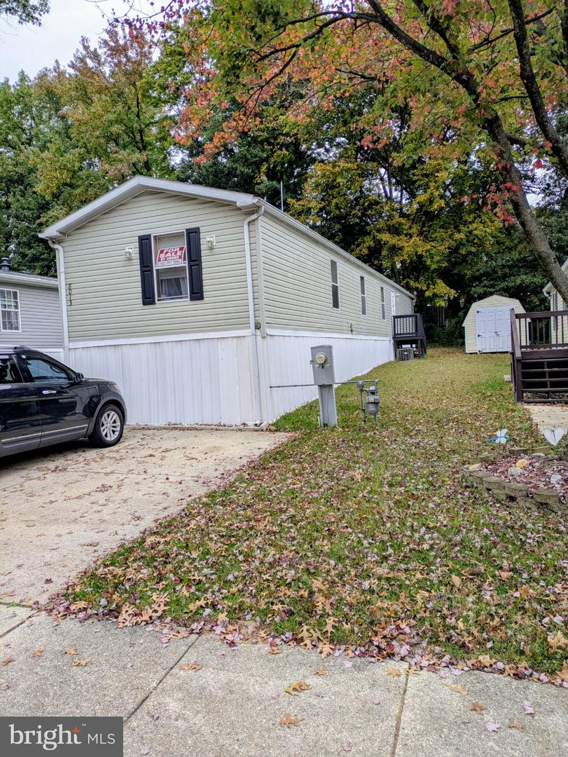 8013 FAIR BREEZE DR Property Photo 1