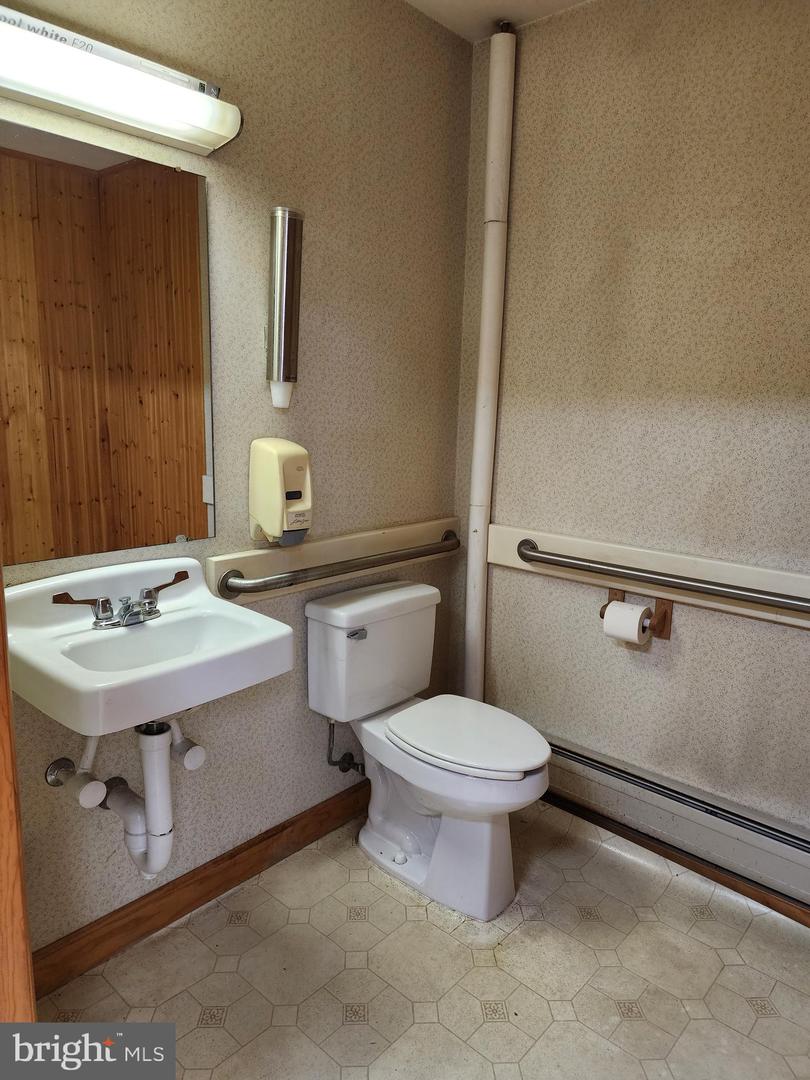 1068 National Hwy Property Photo 7