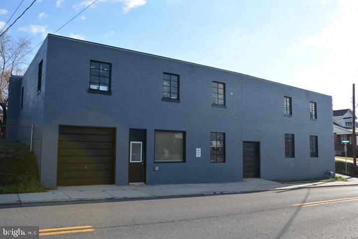 1206 E Oldtown Rd Property Photo 1