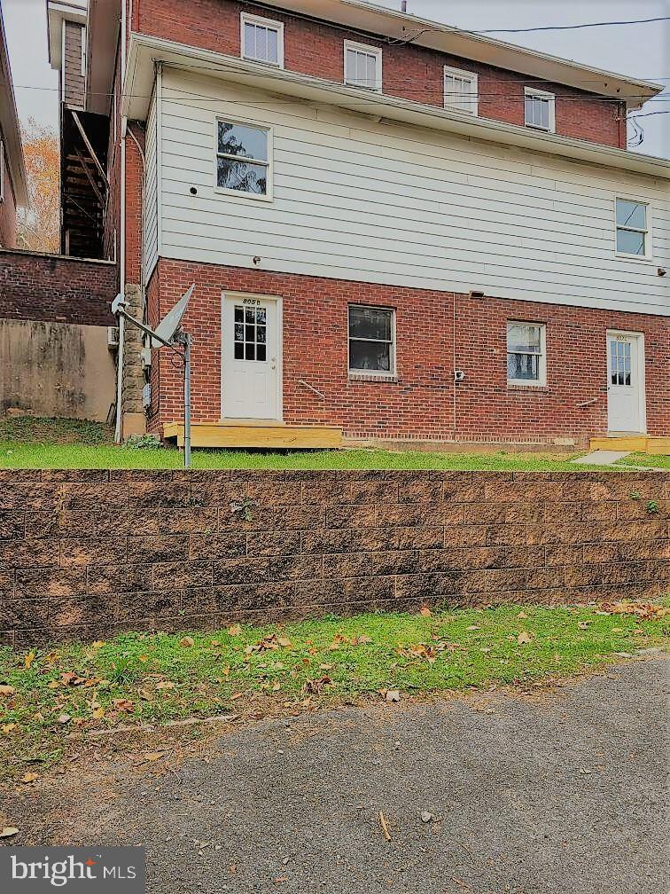 805 Bedford St Property Photo 3