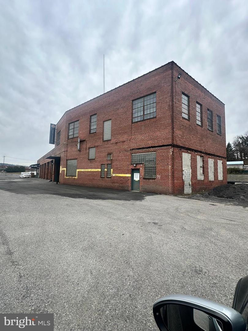 208 Market St Property Photo 3