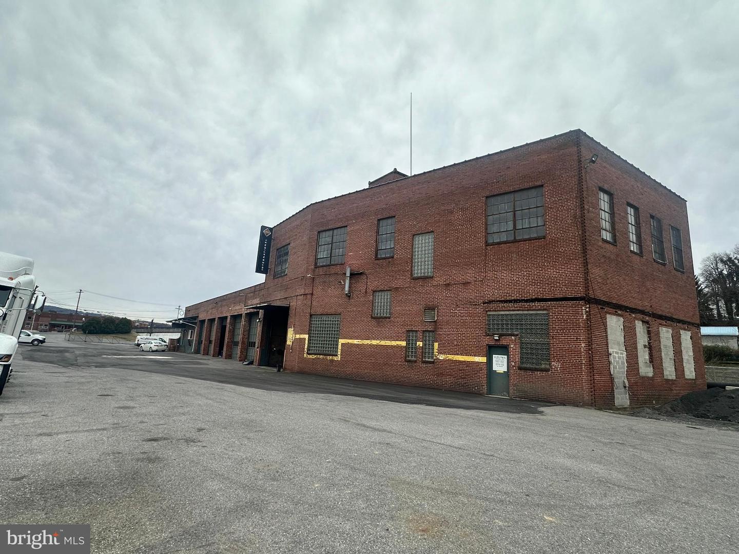 208 Market St Property Photo 5
