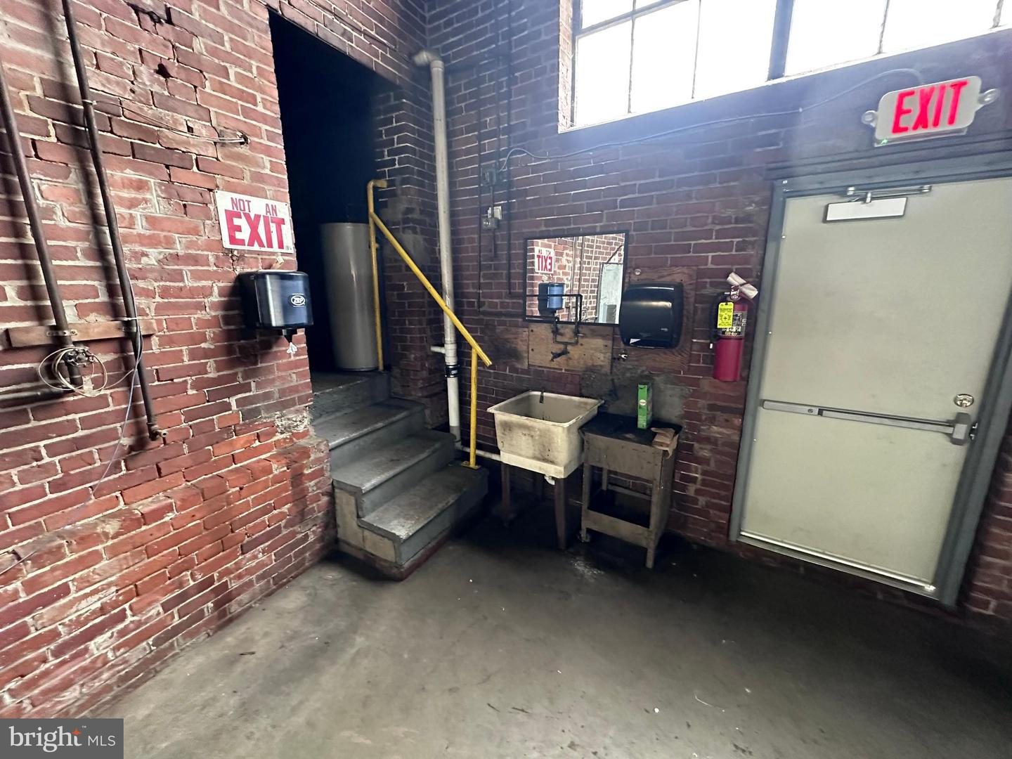 208 Market St Property Photo 37