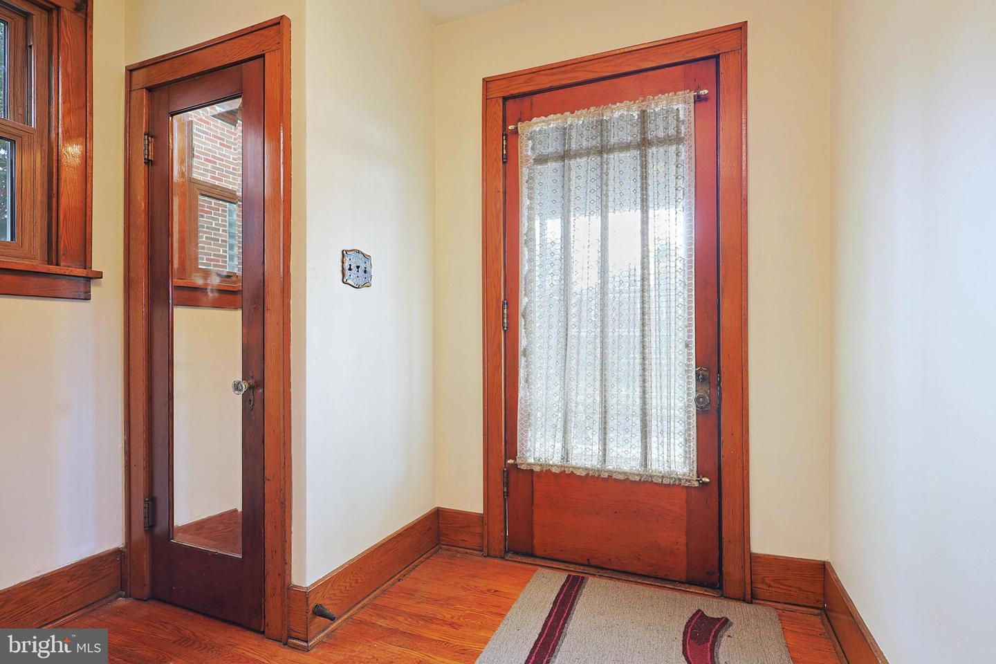 604 Kent Ave Property Photo 7