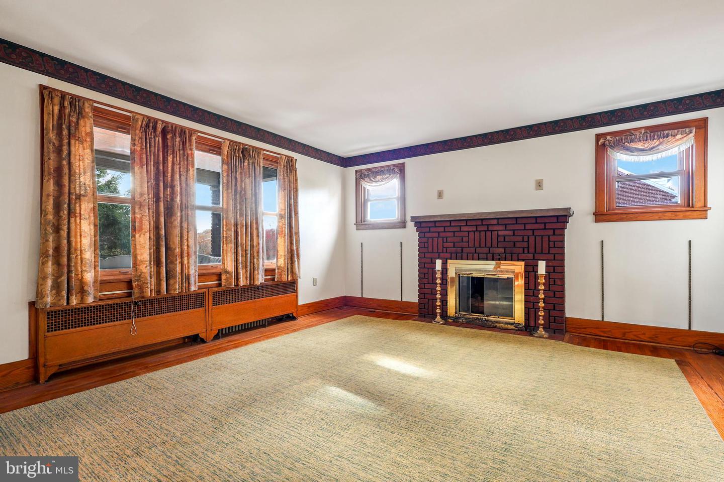 604 Kent Ave Property Photo 8